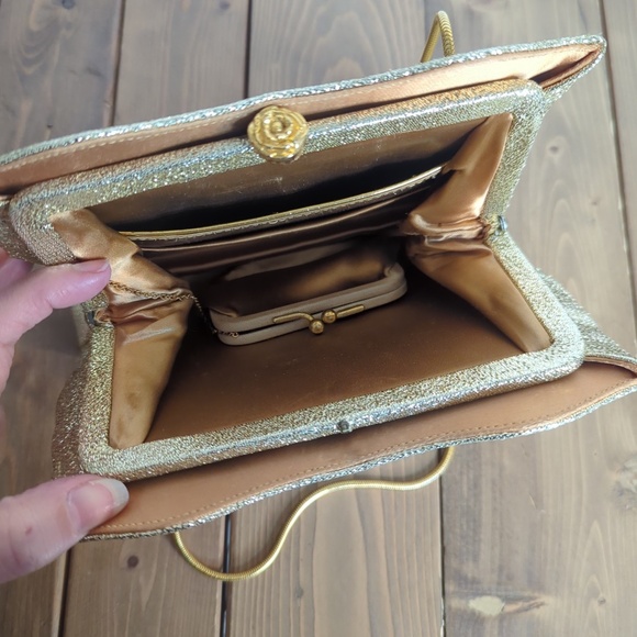 Vintage Gold Metallic Lamé Evening Handbag with Metal Rosette Clasp - Picture 13 of 14